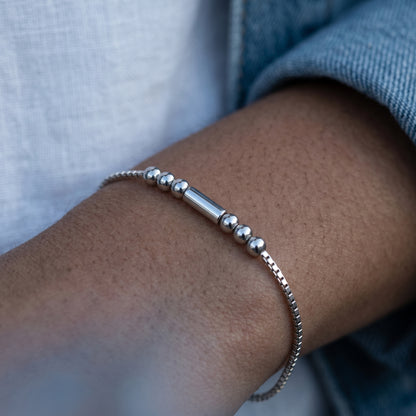 SB199 Morse Code Armband Silber - Wearing