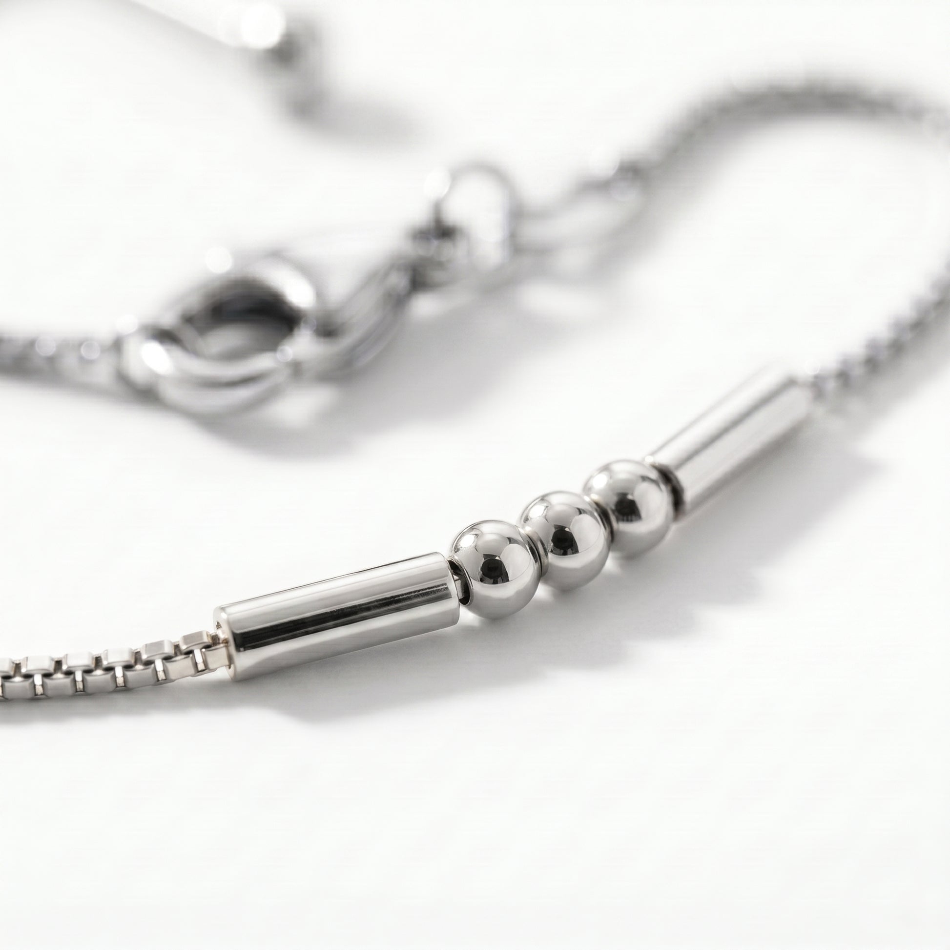 SB199 Morse Code Armband Silber - Detail